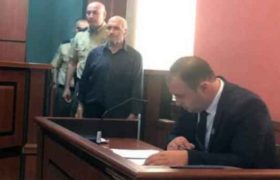 ”მირტყამდნენ ყველგან - თვალში, თავში, ზურგში” - 85 წლის ომარ გამყრელიძე პატიმრობაში დატოვეს ”მირტყამდნენ ყველგან - თვალში, თავში, ზურგში” - 85 წლის ომარ გამყრელიძე პატიმრობაში დატოვეს