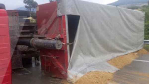 მცხეთაში ქვიშით სავსე სატვირთო ამობრუნდა