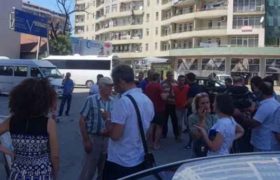 ბათუმში ლიფტი ჩავარდა - 4 ადამიანი დაშავდა - საზმაუს ოპერატორს თავში ქვა ჩაარტყეს