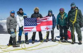 ელიზაბეთ რუდი მყინვარწვერზე ავიდა