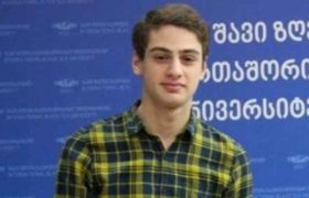 მკვლელობა შაკო ტყემალაძის ბინაში მოხდა, ის და გუგა კოღუა არიან მოკლულები, ისინი შაკოს მამამ იპოვა მკვლელობა შაკო ტყემალაძის ბინაში მოხდა, ის და გუგა კოღუა არიან მოკლულები, ისინი შაკოს მამამ იპოვა