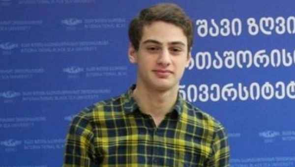 მკვლელობა შაკო ტყემალაძის ბინაში მოხდა, ის და გუგა კოღუა არიან მოკლულები, ისინი შაკოს მამამ იპოვა