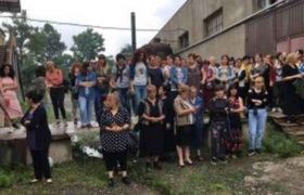 "მონებივით ამუშავებენ, საპირფარეშოში გასვლის უფლებასაც არ აძლევენ"