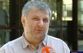 პროკურატურამ რუსთავი 2-ის ყოფილი ფინანსური დირექტორი კახა დამენია დაიბარა