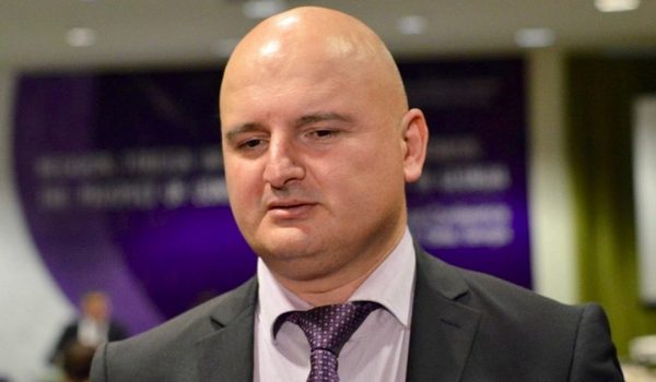 კორნელი კაკაჩია: "ოქრუაშვილის გარეთ ყოფნა "ოცნებას" არ აწყობს"