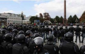 მოსკოვის საპროტესტო აქციაზე პოლიციამ 380 პირი დააკავა მოსკოვის საპროტესტო აქციაზე პოლიციამ 380 პირი დააკავა