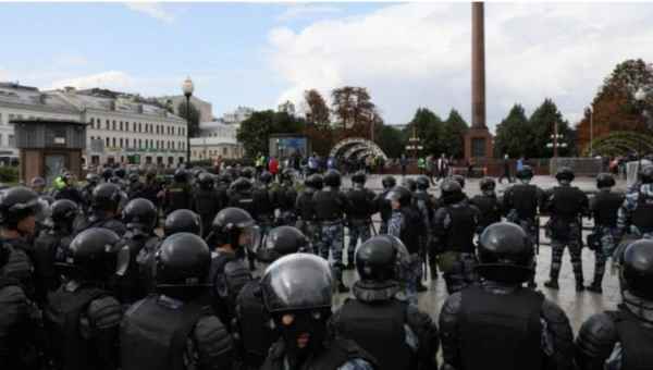 მოსკოვის საპროტესტო აქციაზე პოლიციამ 380 პირი დააკავა