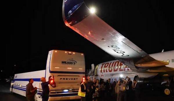 კანადაში ჟურნალისტებით სავსე ავტობუსი პრემიერ ტრიუდოს თვითმფრინავს დაეჯახა