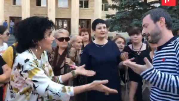 გუკა რჩეულიშვილს ცენტრ-პოინტის დაზარალებულები დაუპირისპირდნენ - "ჩვენი ფულებით გულაობდი და ფეხებზე გეკიდა“