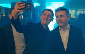 ვის ხვდება ამ წუთებში ბიძინა ივანიშვილი სასტუმრო „პარაგრაფში“