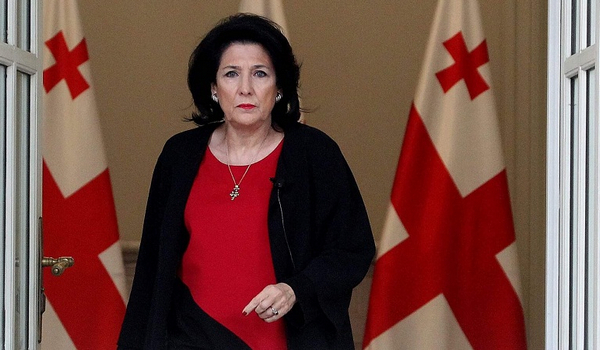 სალომე ზურაბიშვილი მიდის