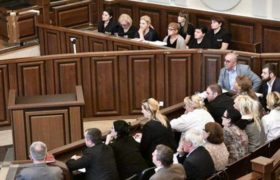 ნაირა ოტიაშვილს 15 ადვოკატი იცავს
