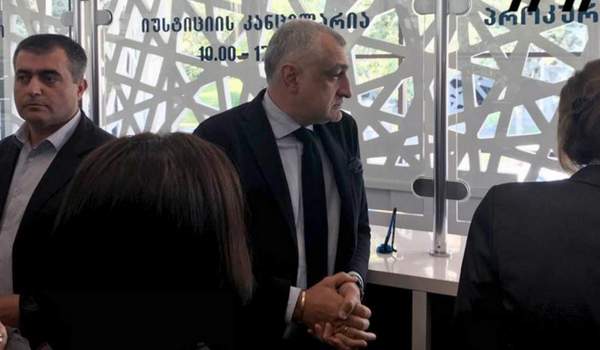 მამუკა ხაზარაძემ გახარიას წერილის დედანი გენერალურ პროკურატურაში ჩააბარა
