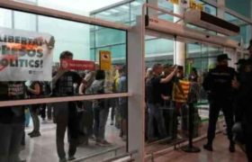 ბარსელონას აეროპორტში საპროტესტო აქციის გამო 70 რეისი გადაიდო ბარსელონას აეროპორტში საპროტესტო აქციის გამო 70 რეისი გადაიდო