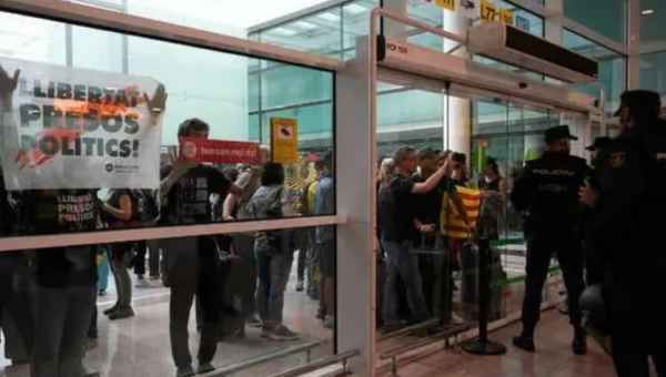 ბარსელონას აეროპორტში საპროტესტო აქციის გამო 70 რეისი გადაიდო
