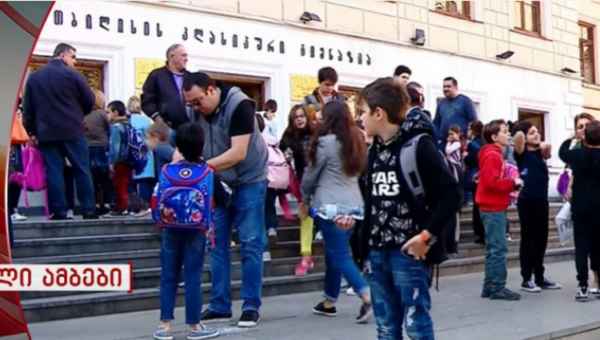პირველი გიმნაზიის მოსწავლე გოგონას ბებიის თვალწინ იტაცებდნენ - დამნაშავე დაკავებული არ არის