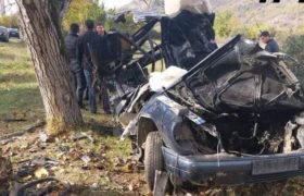 ყვარელთან მერსედესი ხეს შეეჯახა - 3 ახალგაზრდა დაიღუპა ყვარელთან მერსედესი ხეს შეეჯახა - 3 ახალგაზრდა დაიღუპა