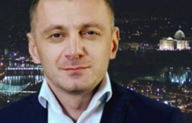 აქციის დარბევისას ჟურნალისტ ვასილ დაბრუნდაშვილს ხელი მოტყდა