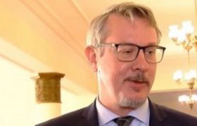 ''ნაკლები უნდა ილაპარაკონ ერთმანეთზე და უნდა ესაუბრონ ერთმანეთს'' - ევროკავშირის ელჩი ოპოზიციის და ხელისუფლების შეხვედრაზე