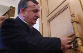 რომან გოცირიძემ პარლამენტის სხდომათა დარბაზი დალუქა - ”გინდათ ბოქლომების ომი? მიიღებთ ბოქლომების ომს”