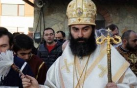 ჭყონდიდის ახალმა მიტროპოლიტმა რეზიდენციიდან ძაღლები გაყარა