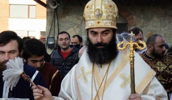 ჭყონდიდის ახალმა მიტროპოლიტმა რეზიდენციიდან ძაღლები გაყარა
