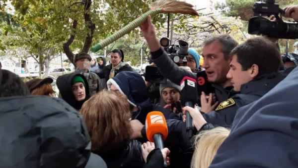 ცემა-ტყეპა მამუკა მდინარაძის ოფისთან