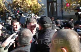 გიგი უგულავა და გიორგი კანდელაკი დააკავეს - "პოლიციამ დეპუტატებზე ნადირობა დაიწყო"