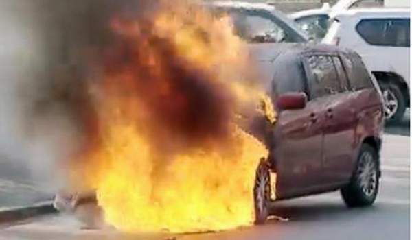 თბილისში, მტკვრის მარცხენა სანაპიროზე, ავტომობილს ცეცხლი გაუჩნდა