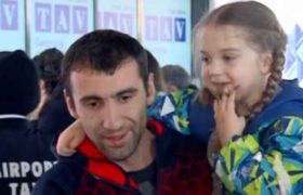 ლიბიაში გათავისუფლებული მეზღვაურები გენადი კომახიძე და რომან კაკალაძე საქართველოში დაბრუნდნენ