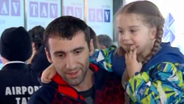 ლიბიაში გათავისუფლებული მეზღვაურები გენადი კომახიძე და რომან კაკალაძე საქართველოში დაბრუნდნენ