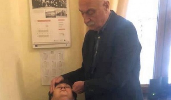 პარლამენტში სუნის გამო 4 ადამიანი შეუძლოდ გახდა