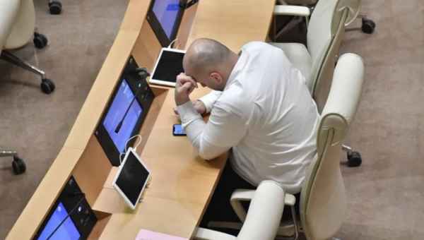 პარლამენტის კომიტეტმა ნიკა მელიასთვის სადეპუტატო უფლებამოსილების შეწყვეტის საკითხს მხარი ერთხმად დაუჭირა