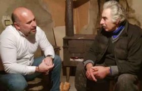 სოფელ კორეეთის ერთადერთ მცხოვრებ ავთანდილ მხეიძეს ზვიად შალამბერიძემ ახალი წელი მიულოცა სოფელ კორეეთის ერთადერთ მცხოვრებ ავთანდილ მხეიძეს ზვიად შალამბერიძემ ახალი წელი მიულოცა