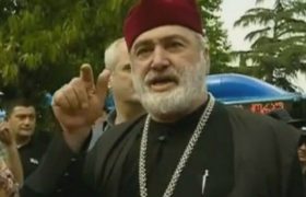 "მოერიდეთ პირად შეტყობინებებში ხატების, სანთლებისა და მილოცვის ტექსტების გაგზავნას" - მამა ელიზბარის მოწოდება