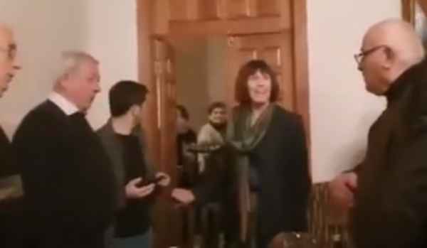 ელიზაბეთ რუდიმ გურიაში, კალანდაზე "სულიკო"და " "მივალ გურიაში მარა" იმღერა - ვიდეო