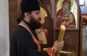 მამა ანდრია სარიას მღვდელმოქმედება შეუწყვიტეს
