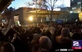 "მტრები აქ არიან და არა ამერიკაში" - თეირანში საპროტესტო აქცია პოლიციამ გაზით და ხელკეტებით დაშალა "მტრები აქ არიან და არა ამერიკაში" - თეირანში საპროტესტო აქცია პოლიციამ გაზით და ხელკეტებით დაშალა