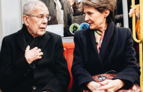 ავსტრიის პრეზიდენტი შვეიცარიის პრეზიდენტს მეტროში შეხვდა ავსტრიის პრეზიდენტი შვეიცარიის პრეზიდენტს მეტროში შეხვდა