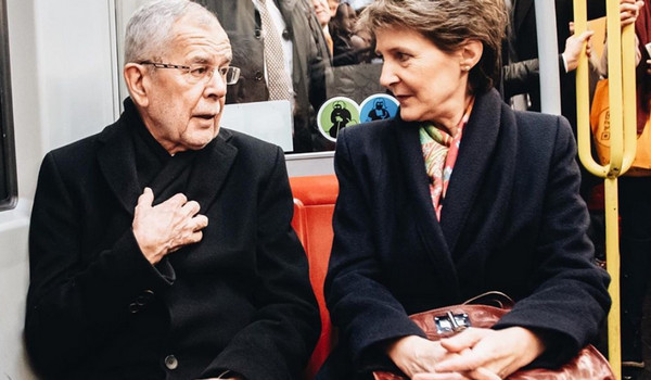 ავსტრიის პრეზიდენტი შვეიცარიის პრეზიდენტს მეტროში შეხვდა