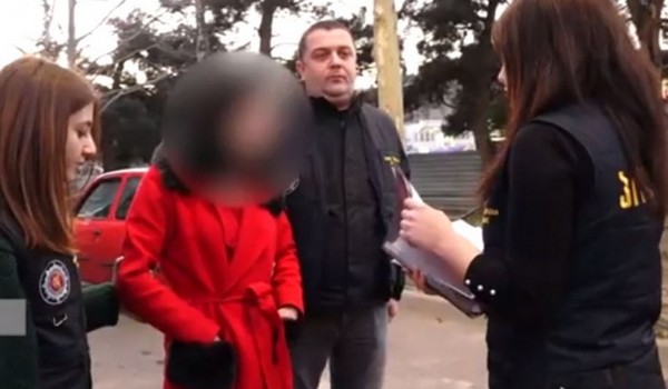 თბილისში 16 წლის გოგონას საკუთარი და და ტაქსის მძღოლი სექსმუშაკად მუშაობას აიძულებდნენ