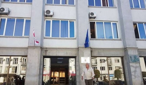 ზუგდიდის მერია სასაჩუქრედ ხორცსაკეპებს შეიძენს