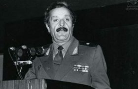 ”უცებ ვიღაცამ უკნიდან ხელი დამადო, მოვიხედე და შოთა გორგოძე იყო...”