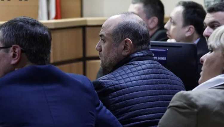 ქრთამის აღებაზე დაკავებულ პროკურორ დავით შაკიაშვილს 8 ადვოკატი იცავს