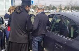 მამა საბა თავაძემ პირადი მანქანა დაავადებათა კონტროლის ცენტრს გადასცა