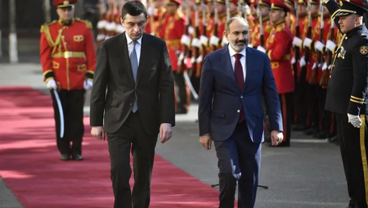 თბილისში სომხეთის პრემიერი ნიკოლ ფაშინიანი ჩამოვიდა