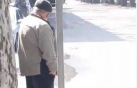 რაჭველი გელა სხირტლაძე მთელი დღე პურს უფასოდ არიგებდა – ცდილობდა, კამერებს არ დაეფიქსირებინათ