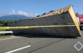 ქობულეთთან სასწრაფოს, რომელსაც ბათუმში კოვიდ 19-ის სიმპტომიანი პაციენტი გადაჰყავდა, ტრაილერი დაეჯახა ქობულეთთან სასწრაფოს, რომელსაც ბათუმში კოვიდ 19-ის სიმპტომიანი პაციენტი გადაჰყავდა, ტრაილერი დაეჯახა