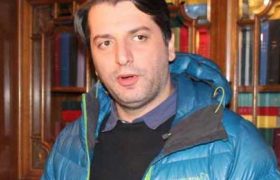 რატი ამაღლობელი - მთავრობა,  რას ერჩით ექიმებს, ექთნებს, სამართალ-დამცავებს, სამხედროებს...