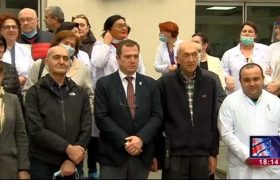 "ჩვენ ერთი გუნდი ვართ" - კოვიდ 19-თან მებრძოლი ქართველი ექიმები პირველ საუნივერსიტეტო კლინიკაში შეიკრიბნენ